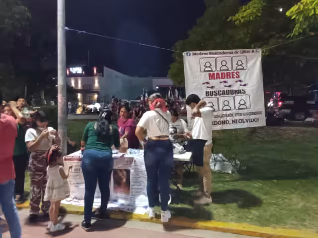 Madres Buscadoras de Quintana Roo aprovechan aglomeración para recaudar fondos