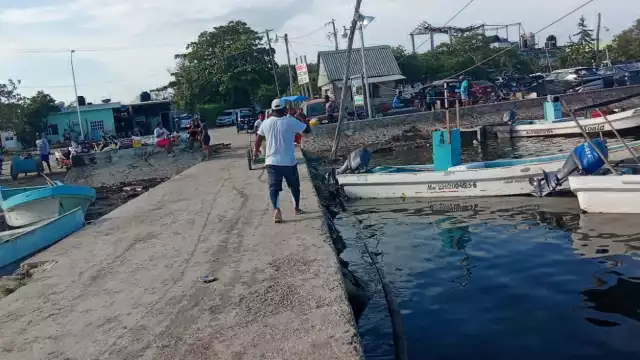 Los hombres del mar se quejaron porque cada vez que salen, regresan con menos producto, lo que afecta su economía y los obliga a buscar nuevas áreas para su actividad.