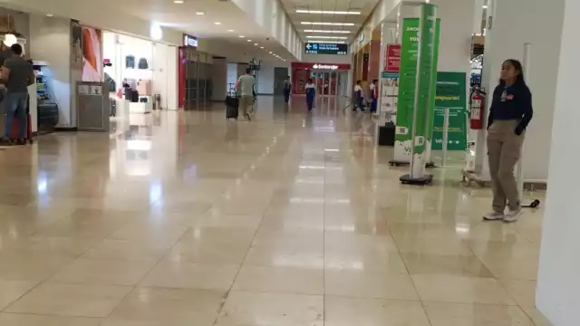 Los pasillos del aeropuerto de Mérida lucieron vacíos este jueves