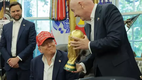 Gianni Infantino estuvo con Donald Trump para anunciar el sorteo de la próxima Copa del Mundo. Gianni Infantino estuvo con Donald Trump para anunciar el sorteo de la próxima Copa del Mundo.