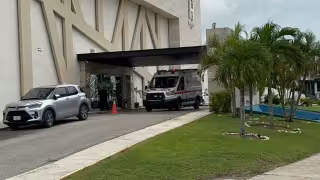 Empleado cae de tres metros en la zona de casinos de Campeche y resulta lesionado
