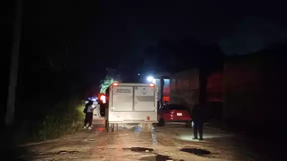 Servicios Periciales atendieron a la escena para el análisis del cuerpo. Servicios Periciales atendieron a la escena para el análisis del cuerpo.