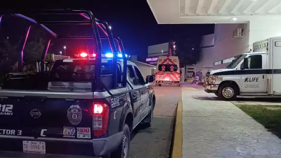 El hombre lesionado fue trasladado a un hospital.