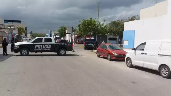 Vecinos del fraccionamiento temen por la seguridad de la zona. Vecinos del fraccionamiento temen por la seguridad de la zona.