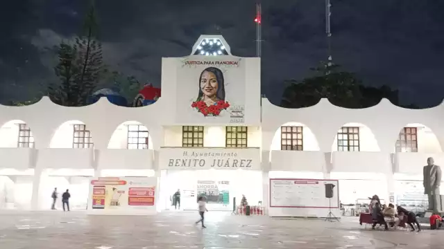 El edificio del ayuntamiento de Benito Juárez colocó una imagen de la joven.