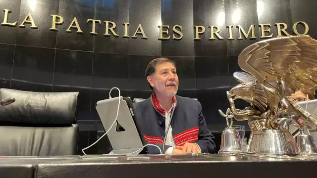 Fernández Noroña se despidió de sus compañeros legisladores, quienes reconocieron su labor.