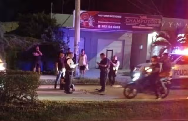 Emergencia en Champotón: mujer embarazada derrapa en motocicleta por hoyo en avenida