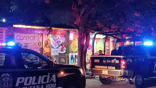 Agentes policiacos arribaron al restaurante en Cancún