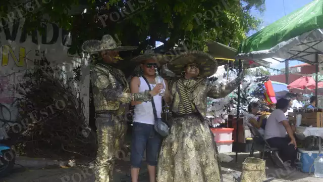 “Nopalito y Tequila” buscan difundir el teatro y el estatuismo con diferentes actos de arte urbano