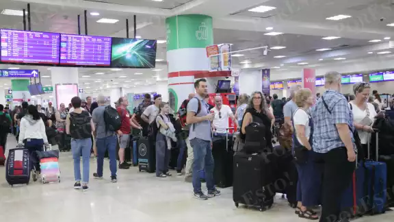 la tarde el lunes reporto un total de 104 vuelos y 14 mil 892 pasajeros resultaron afectados la tarde el lunes reporto un total de 104 vuelos y 14 mil 892 pasajeros resultaron afectados