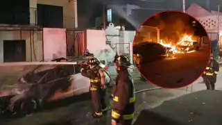 Madrugada violenta en Playa del Carmen: Ataque con bombas caseras provoca incendio y pérdida total de dos vehículos 