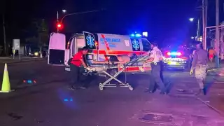 Motociclistas son arrollados tras volarse un alto en Chetumal