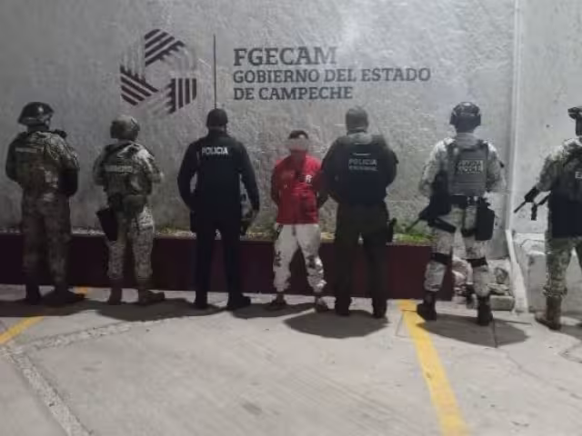 Cateos simultáneos en Campeche: tres detenidos por narcomenudeo en colonias Jardines y Josefa Ortiz