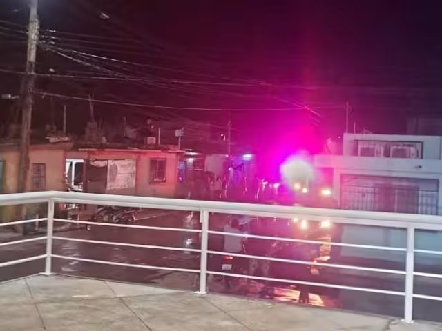 Colchón incendiado desata movilización de bomberos en El Aserradero