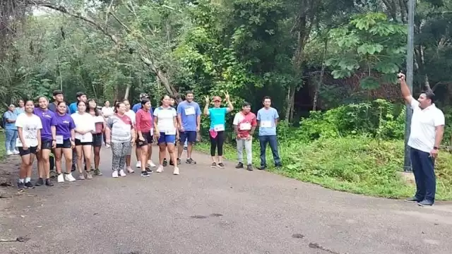 Estudiantes y profesores de UIMQRoo de José María Morelos, fomentan la salud física con una carrera pedestre