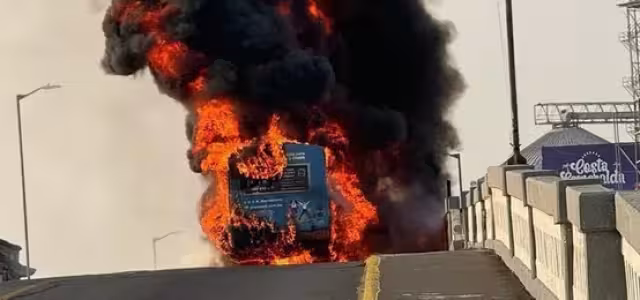 Autobús de pasajeros sufre incendio en Puente Morelos, Veracruz