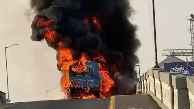 Autobús de pasajeros sufre incendio en Puente Morelos, Veracruz