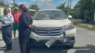 Mujeres terminan malheridas al ser arrolladas por una camioneta en Escárcega