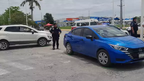 Policía Estatal supervisa reparación de daños tras accidente en Campeche Policía Estatal supervisa reparación de daños tras accidente en Campeche