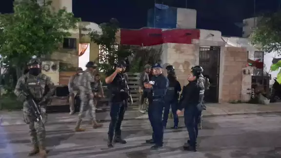 El incidente vio la movilización de los tres niveles de gobierno. El incidente vio la movilización de los tres niveles de gobierno.