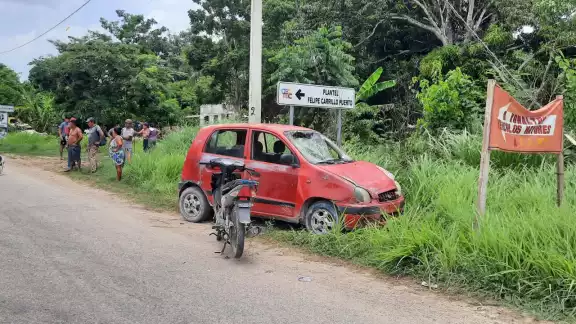 Un accidente en Felipe Carrillo Puerto, Champotón, dejó daños materiales y dos personas lesionadas. Un accidente en Felipe Carrillo Puerto, Champotón, dejó daños materiales y dos personas lesionadas.