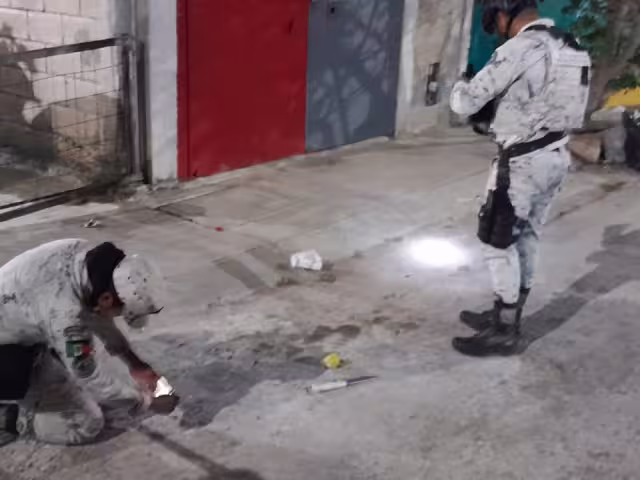 Servicios periciales hallaron casquillos de bala en la escena.