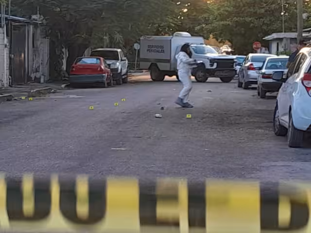 Tres personas heridas tras ataque de disparos en Cancún.