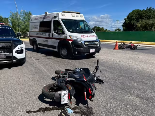 Dos motociclistas chocaron sobre la avenida Héroe de Nacozari en Campeche.