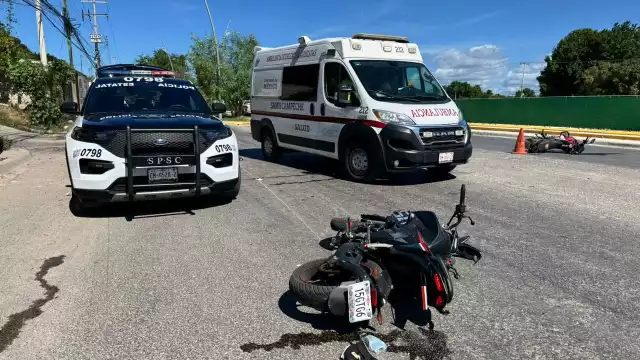 Dos motociclistas chocaron sobre la avenida Héroe de Nacozari en Campeche.