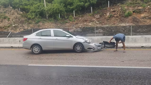 Dos accidentes se suscitaron en la Curva del Diablo Khan