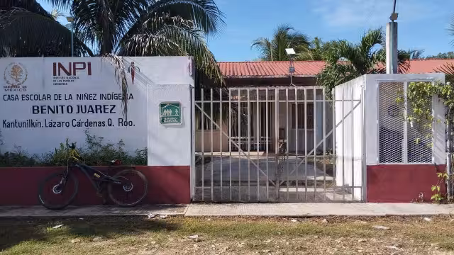 Albergue ofrece clases a estudiantes de bajos recursos en la Riviera Maya