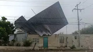 Techo colapsa en zona urbana de Campeche tras lluvias y fuertes vientos  