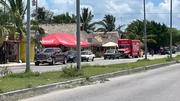 Expendedores de mariscos y pescado frito en Champotón prevén un repunte de ventas durante las vacaciones de verano. Expendedores de mariscos y pescado frito en Champotón prevén un repunte de ventas durante las vacaciones de verano.