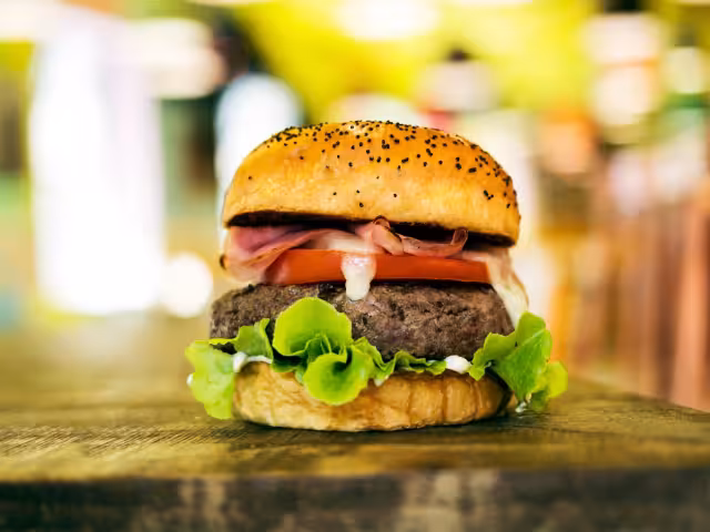 Estas son las promociones por el Día Mundial de la Hamburguesa 2024