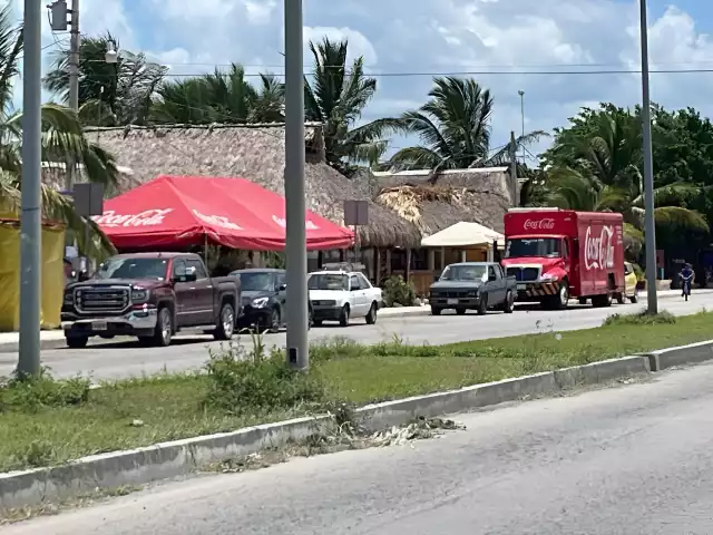 Expendedores de mariscos y pescado frito en Champotón prevén un repunte de ventas durante las vacaciones de verano.
