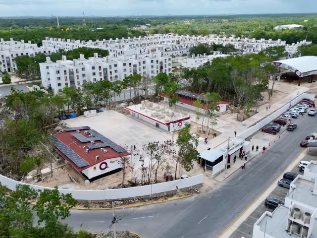 Mara Lezama atiende petición estudiantil y construirá domo en secundaria técnica 19