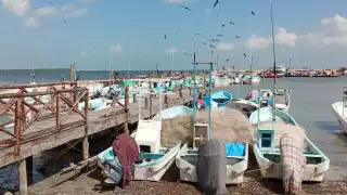 Pescadores continúan desaparecidos tras caer de su embarcación; comunidad pesquera de Lázaro Cárdenas sigue en alerta 