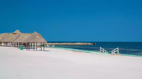 Playa Bonita, ubicada a solo 15 kilómetros del centro de Campeche Playa Bonita, ubicada a solo 15 kilómetros del centro de Campeche
