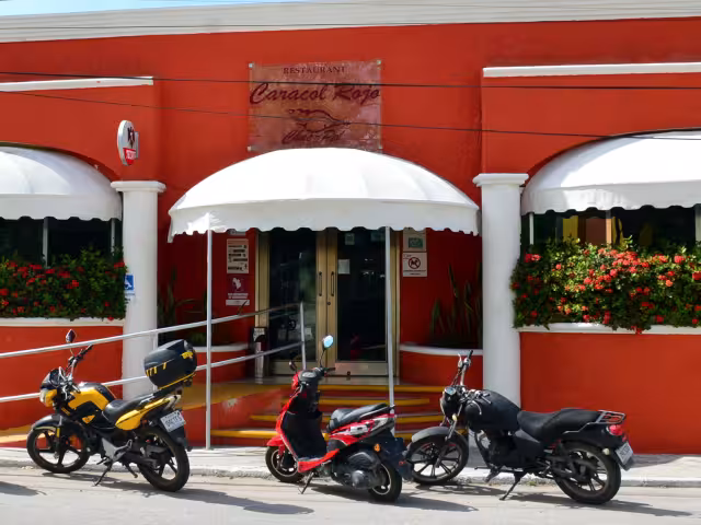 La falta de transporte también los afecta, pues tuvieron que ir por los trabajadores a sus domicilios