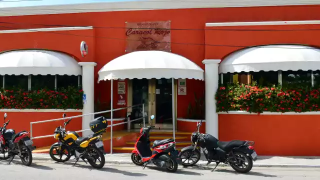 La falta de transporte también los afecta, pues tuvieron que ir por los trabajadores a sus domicilios