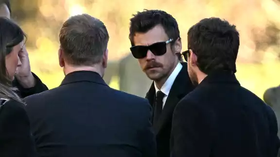 Sus compañeros de la banda estuvieron presentes