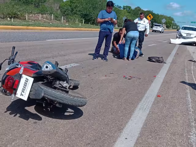 Motociclista de Tenabo sufre fuerte lesión tras colisión en Xcuncheil
