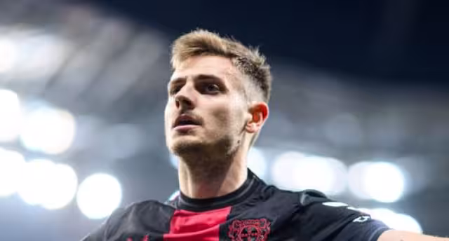 Josip Stanisic permitió que Bayer Leverkusen conservara el invicto ante AS Roma