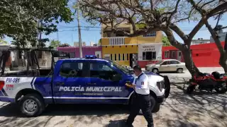 Hombre sufre caída   de varios metros en su casa en Ciudad del Carmen