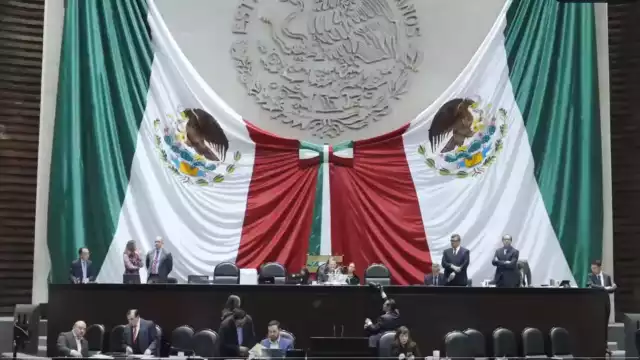 La Ley Silla busca reducir problemas de salud derivados de estar de pie por largos periodos.