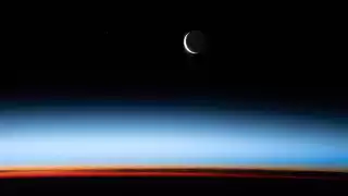 Astronautas de la Estación Espacial Internacional celebran Año Nuevo 16 veces.