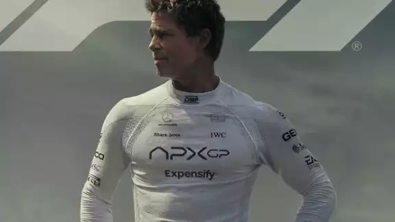 'F1' es protagonizada por Brad Pitt, interpretando a una antigua estrella en ascenso