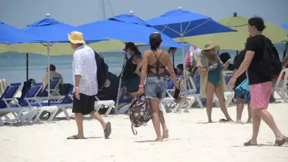 Los arenales de este destino lucen limpios, sobre todo Playa Norte, no así en la costa de Benito Juárez y Solidaridad