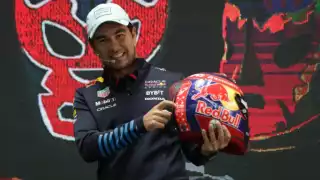 Checo Pérez termina décimo en la primera práctica del GP de México F1 2024; hubo choque, bandera roja y mucha emoción