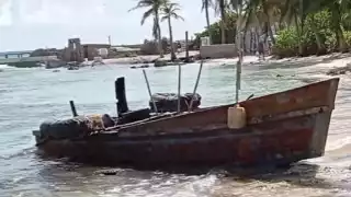 Aparece embarcación ilegal de cubanos en Playa Norte, Isla Mujeres